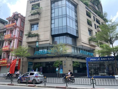Shop cần nam nữ phụ bán hàng 320
