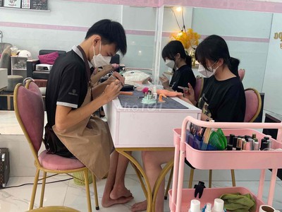 Shop cần nam nữ phụ bán hàng 406