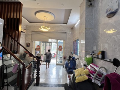 Nhà bán bình tân bình trị đông  chỉ nhỉnh 5 tỷ có nhà đẹp gần bệnh viện bình tân hxh 4pn 3wc 4