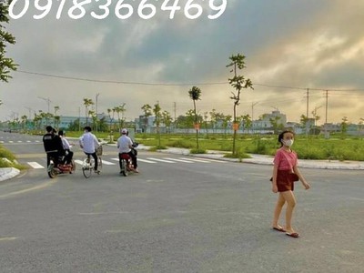 Shop cần nam nữ phụ bán hàng 11