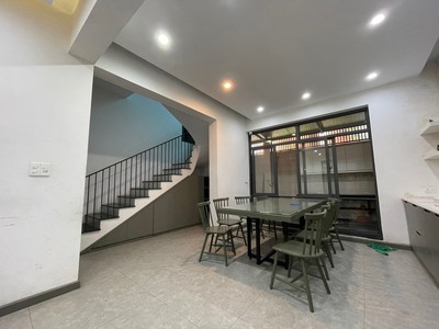 Nhà 2 tầng 160m2 mặt đường kinh doanh chu văn an - p. lê lợi 0