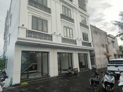 Shop cần nam nữ phụ bán hàng 205