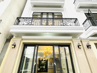 Shop cần nam nữ phụ bán hàng 196