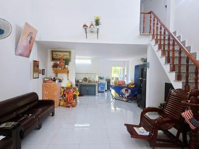 Shop cần nam nữ phụ bán hàng 135