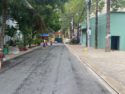 Shop cần nam nữ phụ bán hàng 150