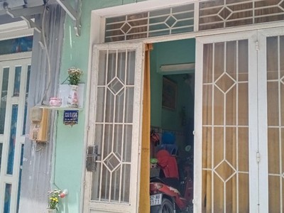 Shop cần nam nữ phụ bán hàng 175