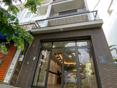 Shop cần nam nữ phụ bán hàng 418