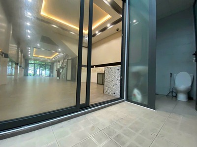 Shop cần nam nữ phụ bán hàng 421