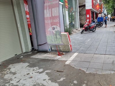 Cho thuê MB kinh doanh chỉ có 1 tầng ở Phố Linh Lang 121m2 vỉ hè rộng 0
