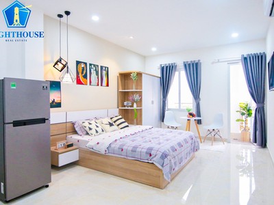 Trống Căn Hộ Ban Công Siêu Rộng gần Phan Xích Long, giáp Q1 0