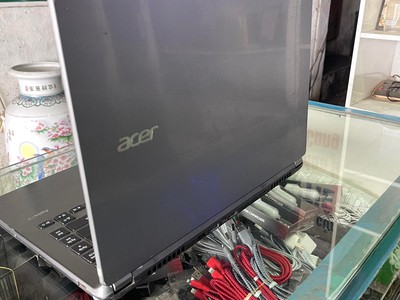 Bán Laptop Acer V5-472G Ram 4GB Ổ Cứng 500GB      Giá : 2tr5 2