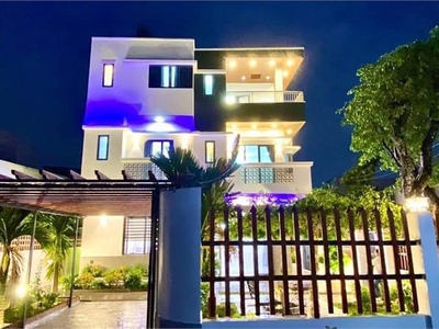 Biệt thự sân vườn hóc môn, 240m2, 3 tầng, mới 100, chỉ 10.5 tỷ 0