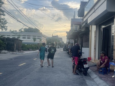 Chủ nhà đang rất Cần tiền bán cắt lỗ ngay nhà 5tầng tại Dịch Vụ Khe Hồi. 0