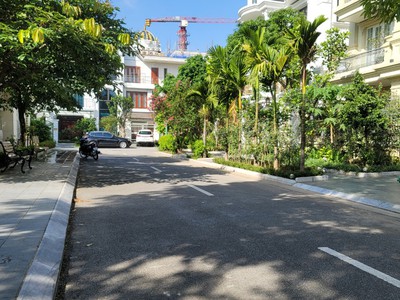 Biệt thự hướng đông nam, KĐT Việt Hưng, 200m x 4 tầng, 30 tỷ hơn 2