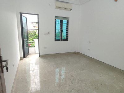 Ngõ nông, thoáng mát, yên tĩnh, có sân để xe, bán nhà Thịnh Quang 0