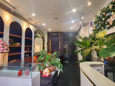 Sang nhượng toà nhà trung tâm d2, quận bình thạnh  nguyễn gia trí 1