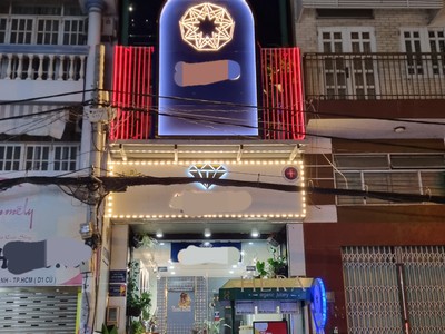 Sang nhượng toà nhà trung tâm d2, quận bình thạnh  nguyễn gia trí 0