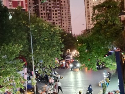 -	chủ nhà dễ tính hạ chào căn mặt chợ dọc bún 2 nhà 5 tầng 50m    văn khê- la khê   hà đông 3