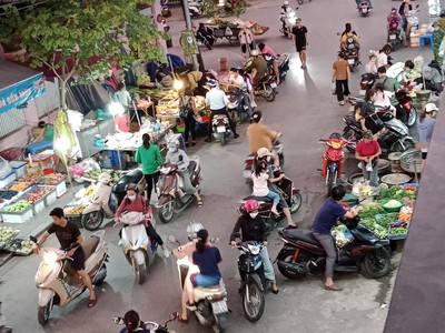 -	chủ nhà dễ tính hạ chào căn mặt chợ dọc bún 2 nhà 5 tầng 50m    văn khê- la khê   hà đông 4