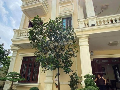 Cho thuê biệt thự ở Yên hòa 200m2 x 3,5 tầng,MT10m oto đỗ cửa làm trụ sở VP 0