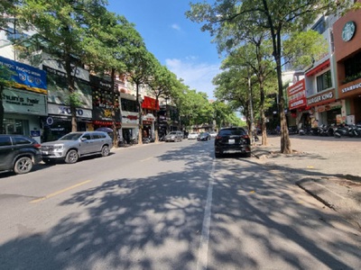 Cho thuê biệt thự ở Yên hòa 200m2 x 3,5 tầng,MT10m oto đỗ cửa làm trụ sở VP 2