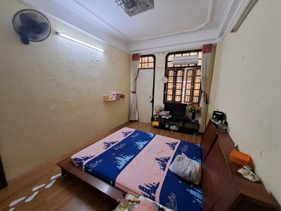 Cho thuê nhà nguyên căn, chdv, ở nhóm, hgđ, 40m2, 4t. mt4m, 10tr, hoàng hoa thám. 3