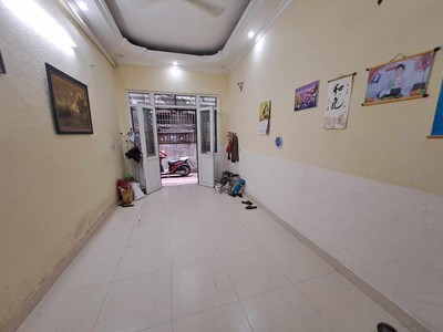 Cho thuê nhà nguyên căn, chdv, ở nhóm, hgđ, 40m2, 4t. mt4m, 10tr, hoàng hoa thám. 4