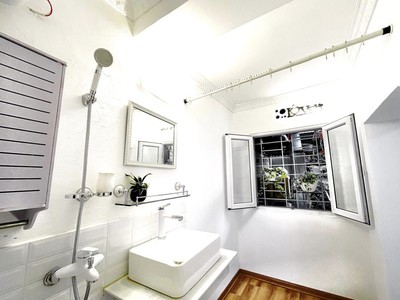 Bán nhà TT Trung Tự, Tầng 2, Kinh doanh, DT 68M, Ô TÔ ĐỖ CHÂN CẦU THANG, Ở NGAY. 2