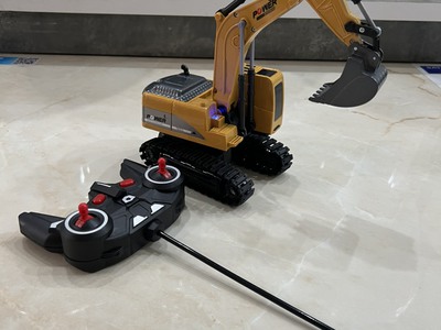 Bán máy xúc và xe công trình điều khiển 1