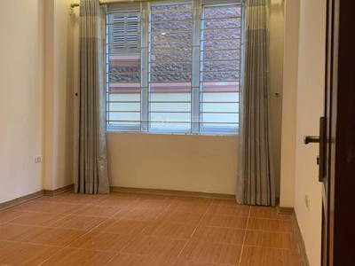 Cho thuê nhà ngõ 9 phố Trần Quốc Hoàn. DT 55m2 x 5 tầng đường rộng làm Văn phòng, nhà ở,lớp học 3