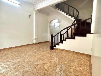 Cho thuê nhà ngõ 100 đường Hoàng Quốc Việt. Diện tích 65m2 x 4 tầng làm Văn phòng, lớp học, Online 0