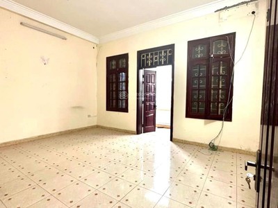Cho thuê nhà ngõ 100 đường Hoàng Quốc Việt. Diện tích 65m2 x 4 tầng làm Văn phòng, lớp học, Online 1