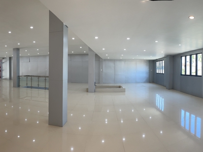 Chính chủ cho thuê nhà nguyên căn làm văn phòng, showroom..giá 100tr/tháng 2