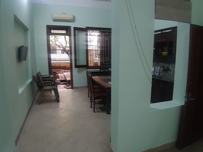 Cho thuê nhà ngõ 234 đường Hoàng Quốc Việt. Diện tích 70m2 x 5 tầng, cạnh trường Đai Học Diện Lực 1