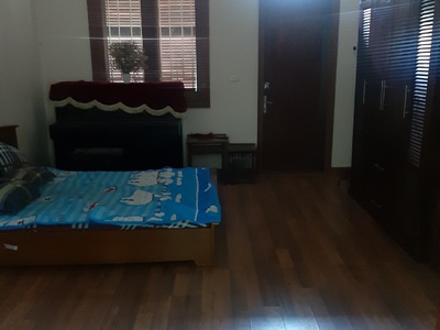 Cho thuê nhà ngõ 234 đường Hoàng Quốc Việt. Diện tích 70m2 x 5 tầng, cạnh trường Đai Học Diện Lực 3