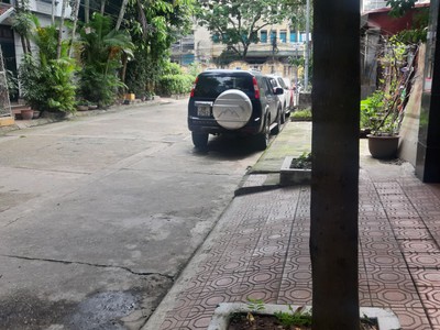 Cho thuê nhà ngõ 234 đường Hoàng Quốc Việt. Diện tích 70m2 x 5 tầng, cạnh trường Đai Học Diện Lực 5