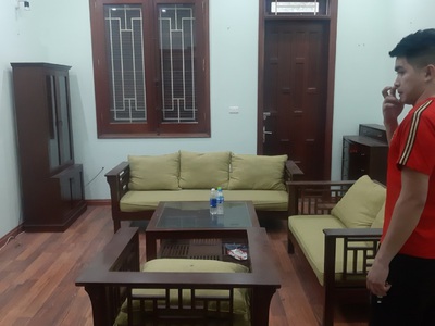 Cho thuê nhà ngõ 234 đường Hoàng Quốc Việt. Diện tích 70m2 x 5 tầng, cạnh trường Đai Học Diện Lực 6