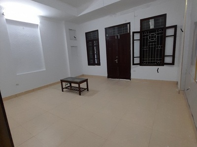 Nhà ngõ 1 phố Phạm Tuấn Tài. Diện tích 65m2 x 4 tầng, đường rộng xe tải đi vào tiện làm Vp, Lớp học 0