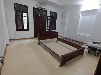 Nhà ngõ 1 phố Phạm Tuấn Tài. Diện tích 65m2 x 4 tầng, đường rộng xe tải đi vào tiện làm Vp, Lớp học 1