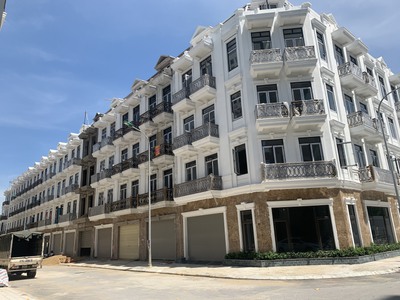 Bán shophouse - Khu tổ hợp bên hông Khách sạn Lam Kinh sổ đỏ 0