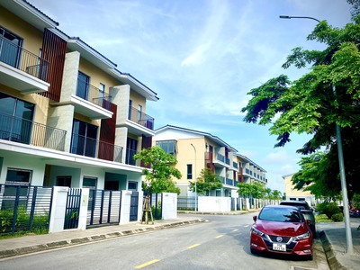 Em Nguyên cần bán nhà 3 tầng 80m2 view công viên, trục thông ngay cạnh Vinhomes Vũ Yên giá 3,8tỷ 0