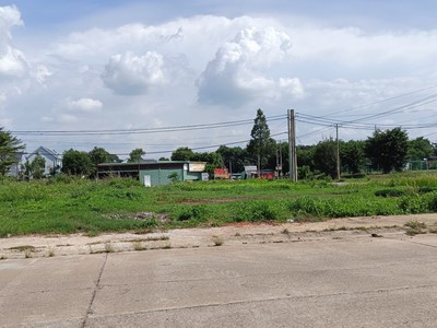 Cắt giảm 700triệu cần bán gấp lô đất 300m2,Mỹ Phước 3,Bên Cát.Bình Dương 1