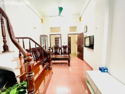 Bán nhà nguyễn chí thanh, ô tô đỗ, 3 thoáng, dt 45m, 3t, nhỉnh 5 tỷ. 1