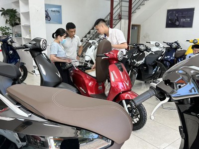 Xe điện chạy xa sạc nhanh, vinfast evo200 2