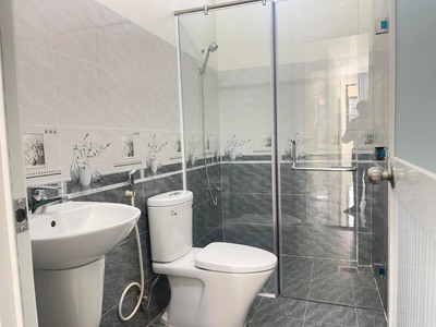 Em cần ra gấp căn nhà chấp nhận chịu lỗ ạ nhà ở sau khu công nghiệp rạch bắp luôn ạ 3