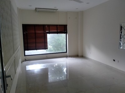 Cho thuê nhà ngõ 445 lạc long quân - gần hồ tây - 10m oto tránh - tổng dt sàn 105 m2 - nhà mới đẹp 2