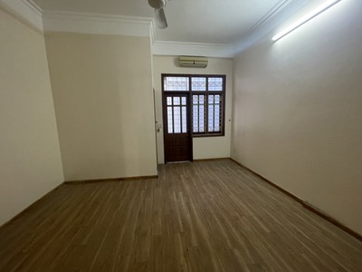 Cho thuê nhà Văn Cao, có sân cổng , vị trí dễ tìm 0
