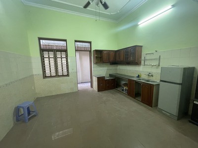 Cho thuê nhà Văn Cao, có sân cổng , vị trí dễ tìm 3