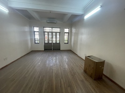 Cho thuê nhà Văn Cao, có sân cổng , vị trí dễ tìm 5