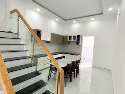 Bán dãy nhà phố liền kề gần chơ chiều đức hoà 550tr shr 2 phòng ngủ 3